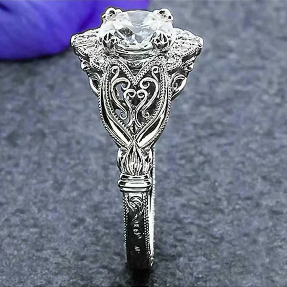 NWT Exquisite Zircon‎ Ring
